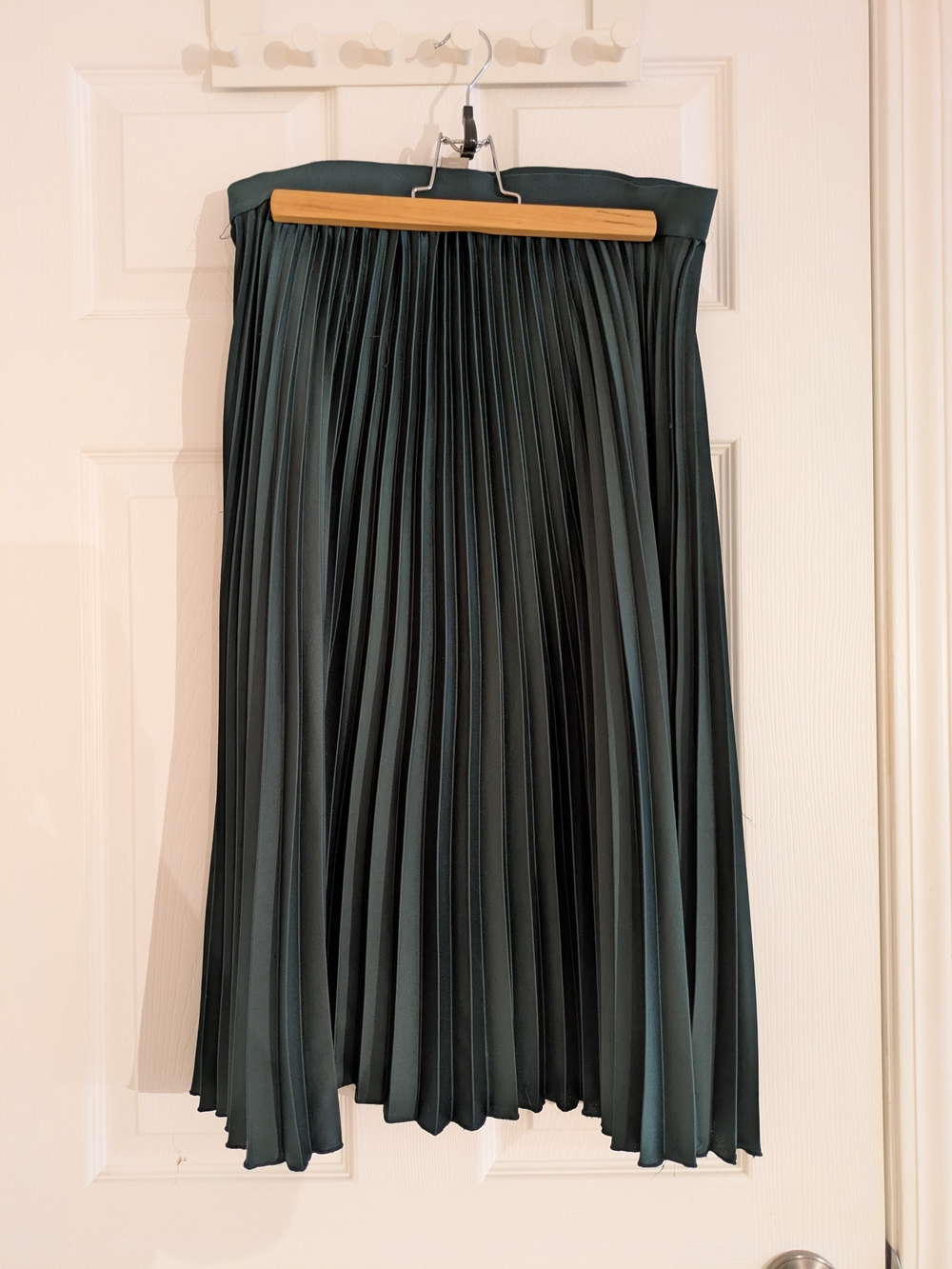 H&M Pleated Midi Skirt in Dark Green